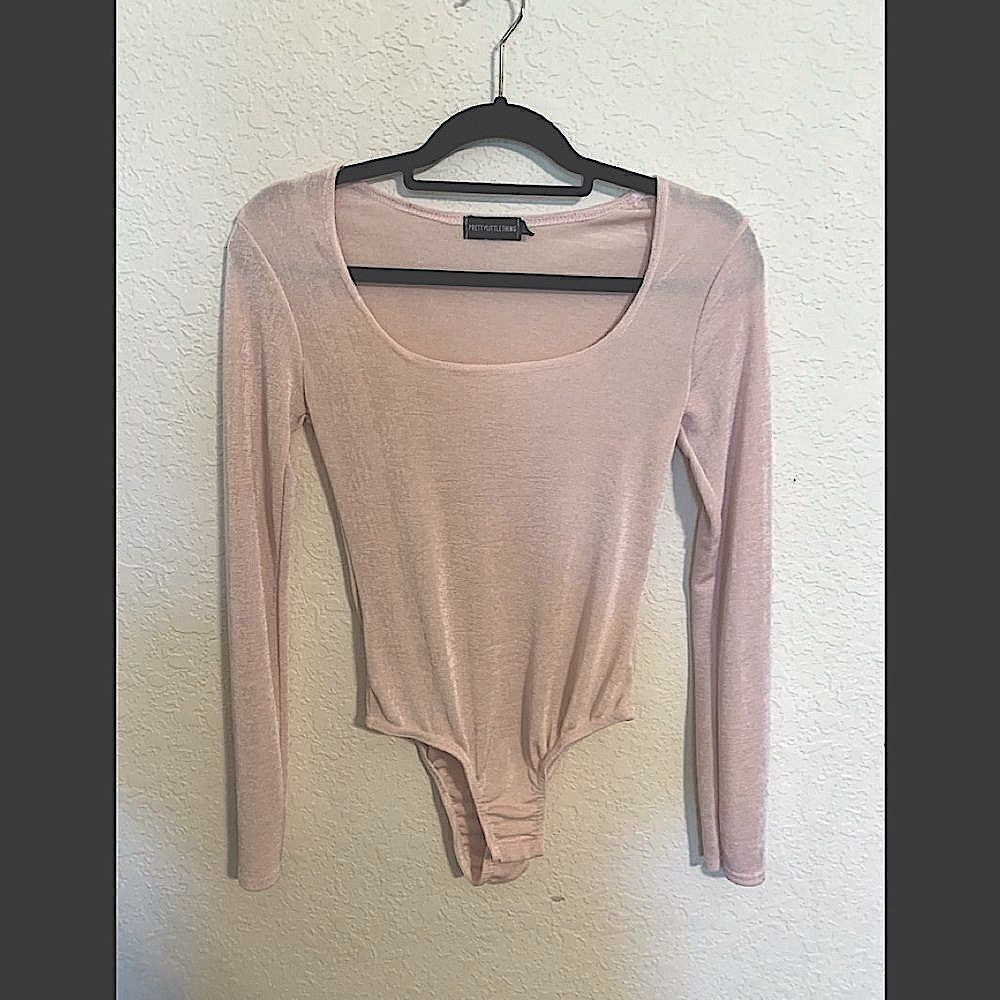 Prettylittlething pink snap crew neck bodysuit Size 2